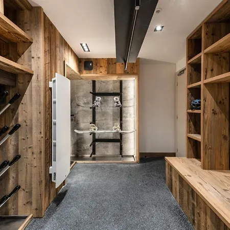 Spacious And Modern With Views *